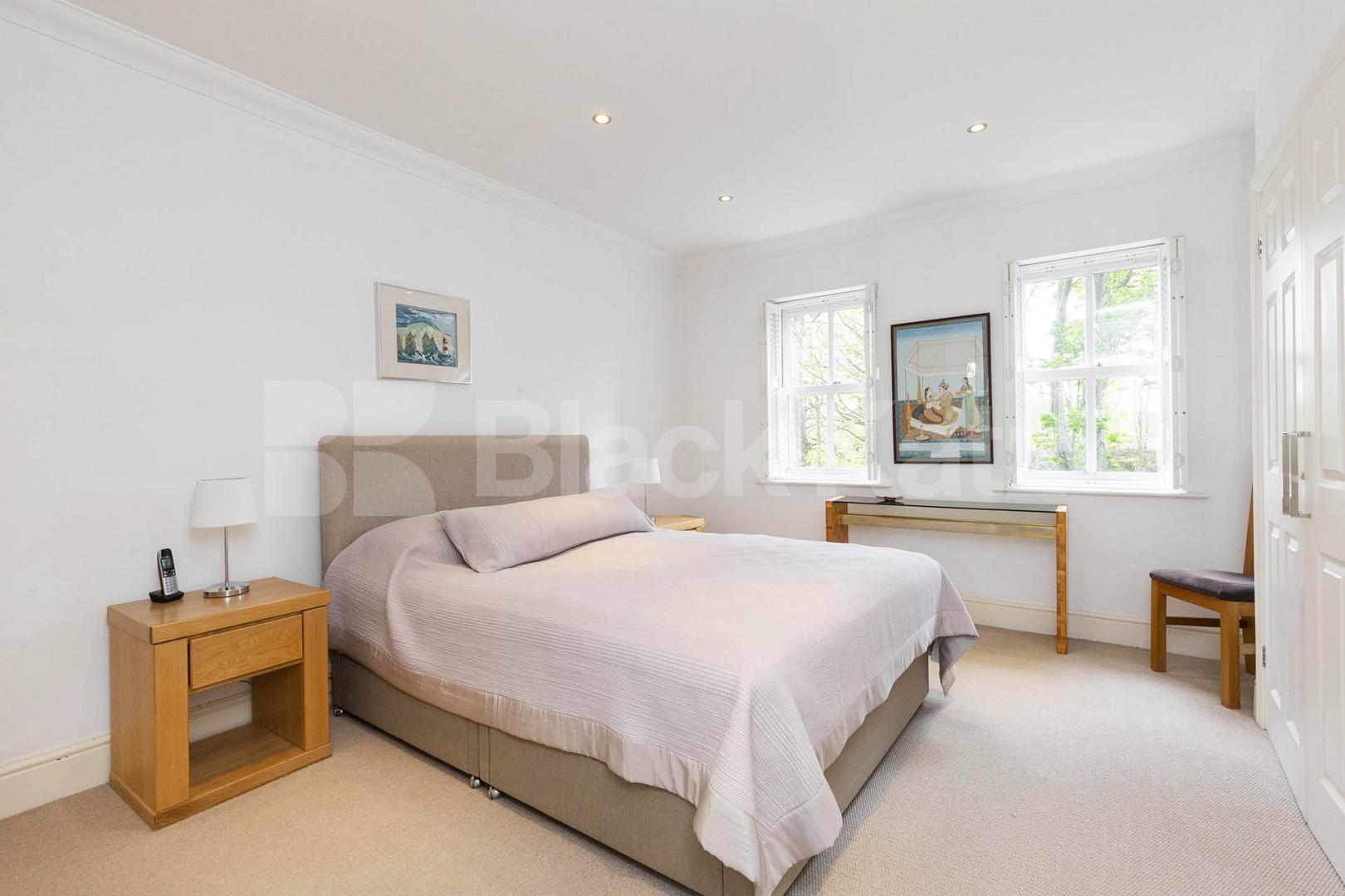 Spacious three bed two bath apartment with balcony and secure parking Cholmeley Park, Highgate 